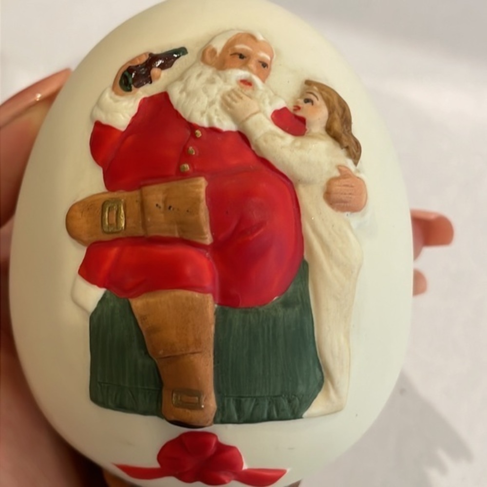 Coke-Cola ‎ Limited Edition Egg Ornament  1984 Royal Orleans